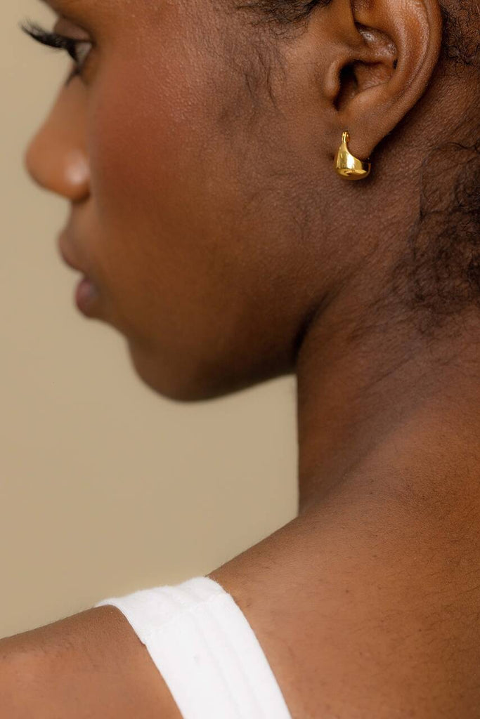 Nashira Arno Basket Sculptural Earring Gold Huggies Fit