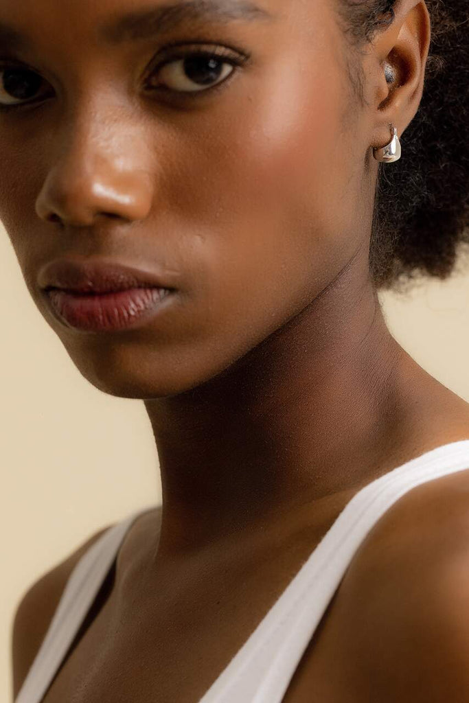 Sculptural basket hoop earrings silver main fit
